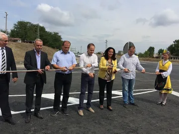 Павлова откри рехабилитирания обходен път на Елхово