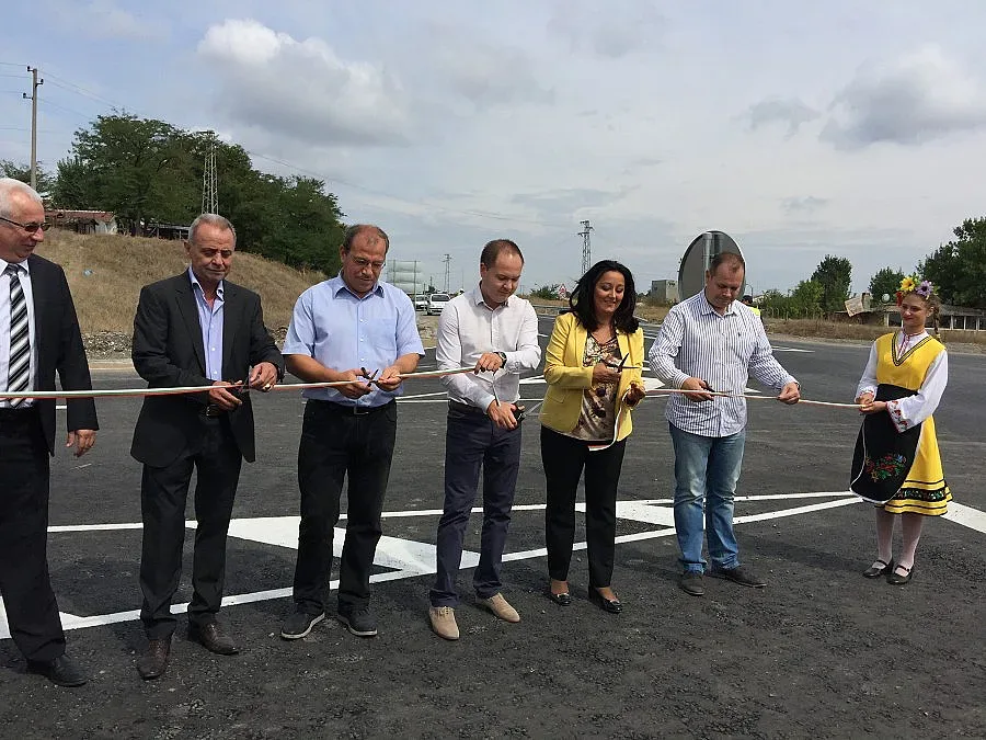 Павлова откри рехабилитирания обходен път на Елхово