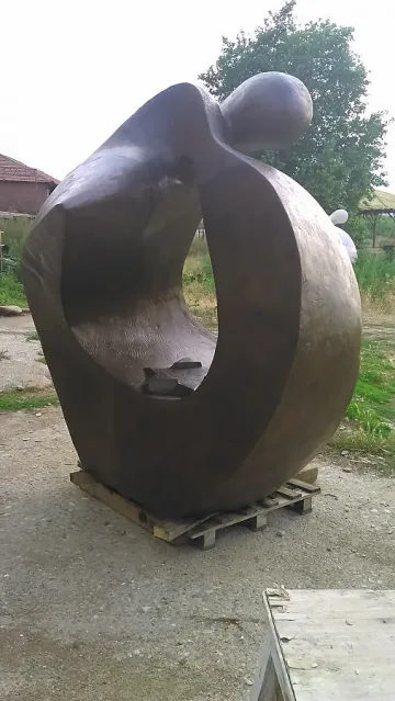 Местят паметник заради имигрантите