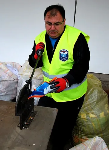 Данъчни иззеха 151 тона храни