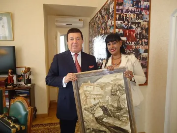 Кобзон с картина от Копривщица за ЧРД