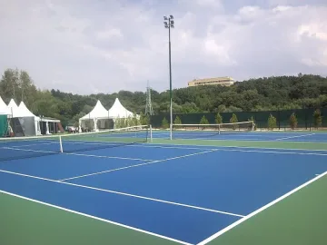 Изритаха тенисисти, уреждали мачове