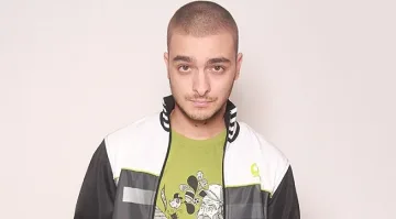 Нигериец качи Криско на масата