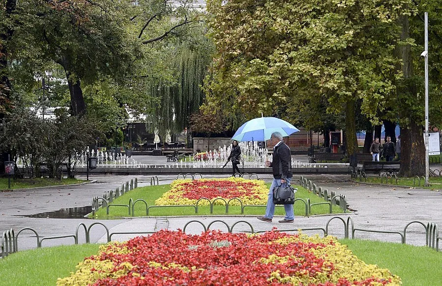 Валежите постепенно спират