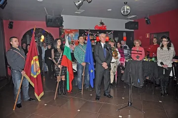 Винената партия пие и пее, нехае за изборите
