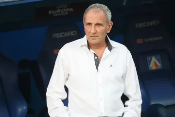 Адмирала удря "Локо" с техен кадър