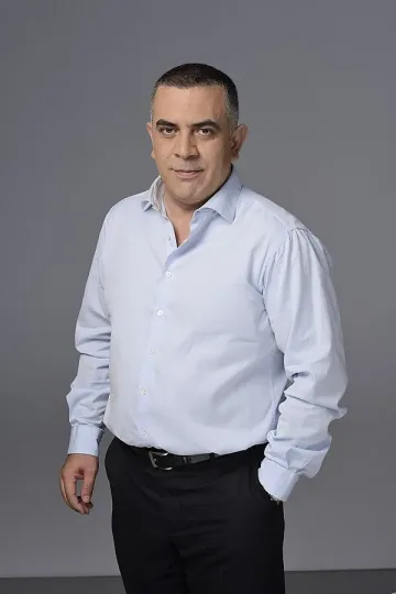 Кандидат-кмет раздава книги срещу смет