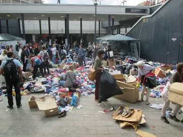 Будапеща изпраща на запад по 5000 бежанци само за ден