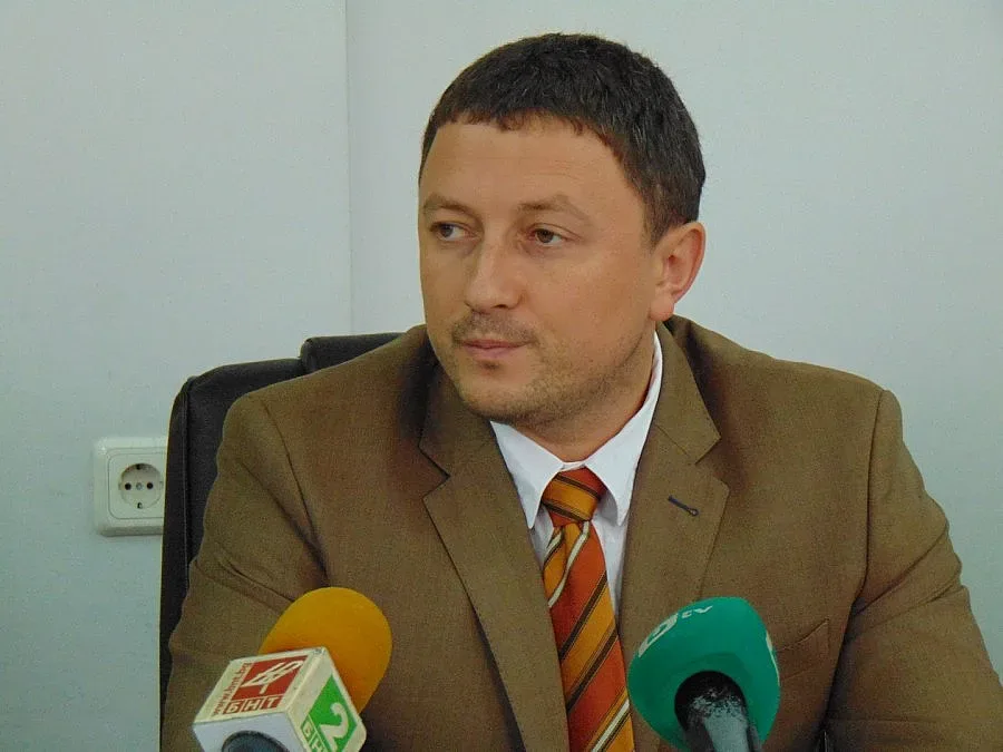 Телефонните измамници от Първомай остават в ареста