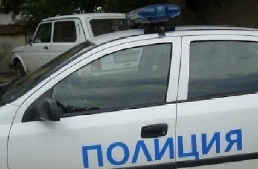 Закопчаха двама рекетьори за откраднат камион