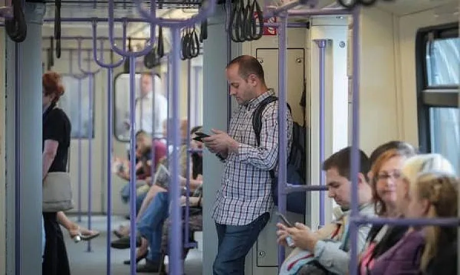 Радан на работа с метро, проверяват му билета (СНИМКА)