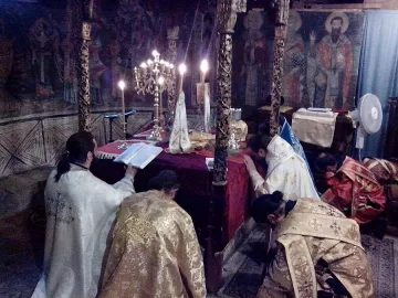 Нощно бдение за Богородица в Роженския манастир