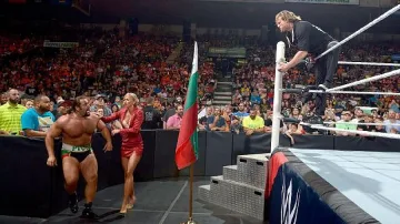 Съмър Рей "забавлява" под душа гаджето на Лана