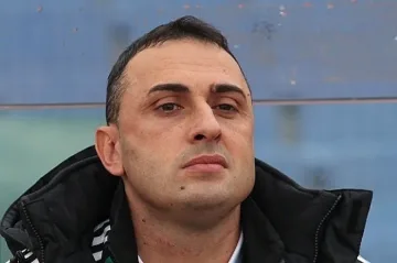 Петев оцеля за още месец