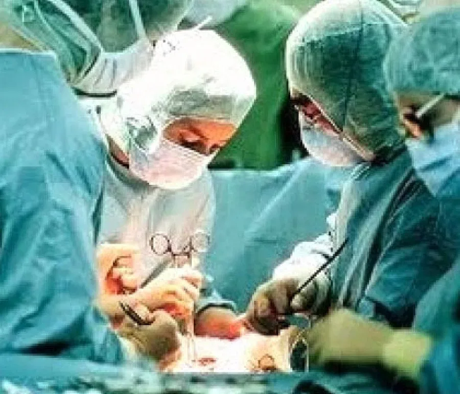 Жена спаси двама