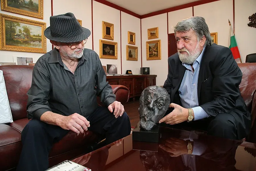 Вежди изненада Милчо Левиев