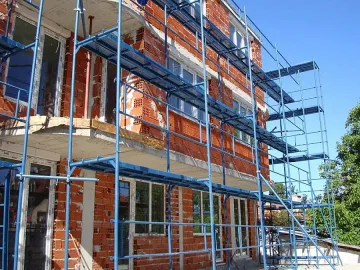 Мъж падна от скеле и издъхна