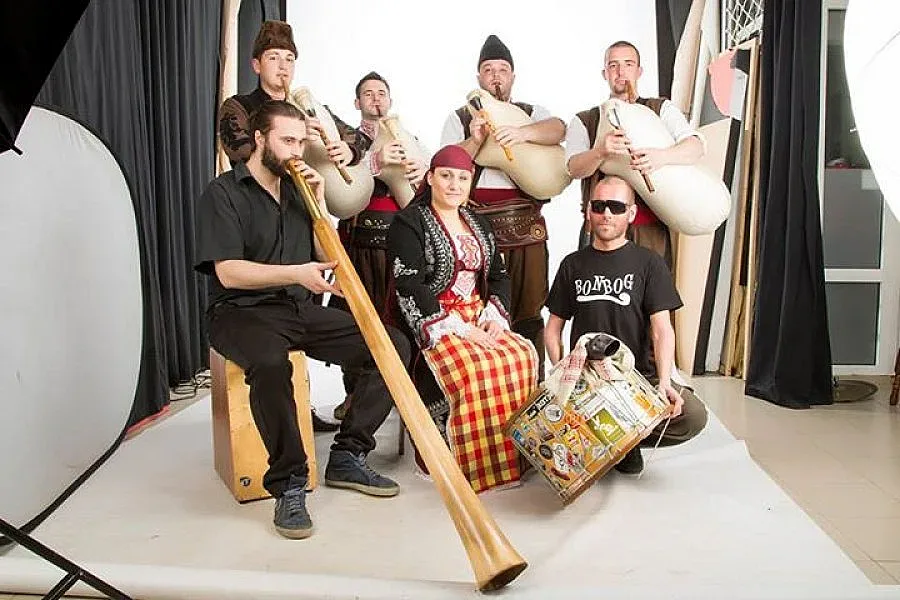 Флашмоб подгрява паметния купон на Тъпани и Гайди