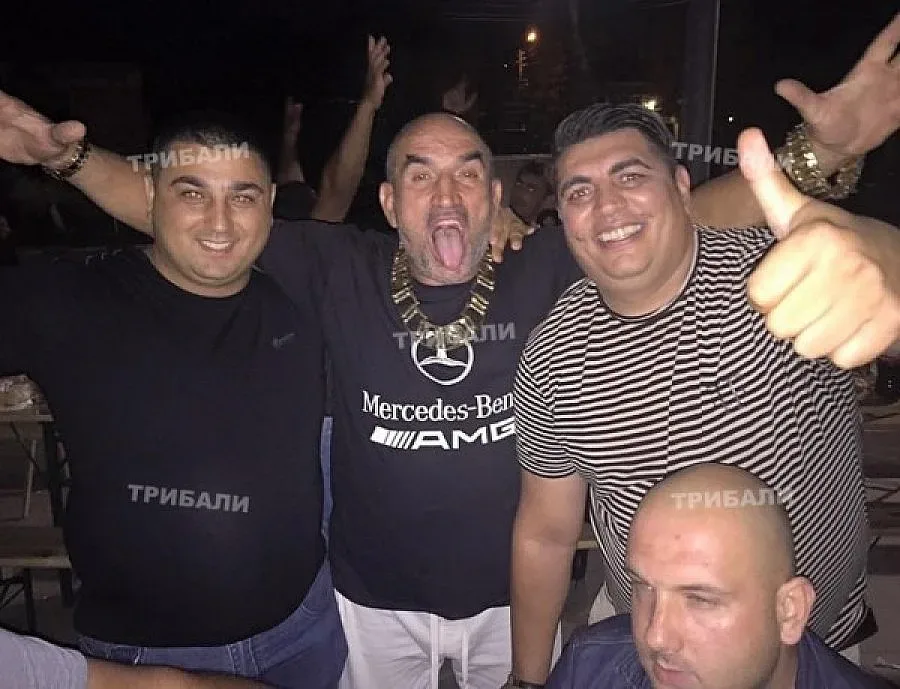 Кметът на Галиче се вихри с 200 купонджии