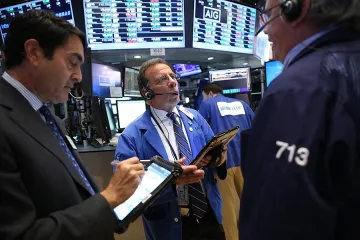 Инвеститори разпродават акции от Япония до САЩ