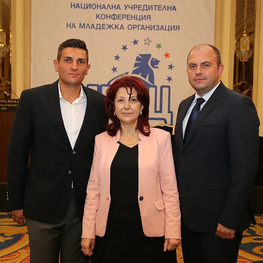 Младежи влизат в редиците на партия Български демократичен център