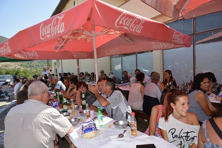 Най-младата кукерска група в община Симитли даде курбан