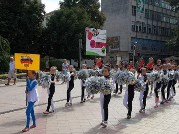 С дефиле на мажоретки завърши 13-ия международен конкурс