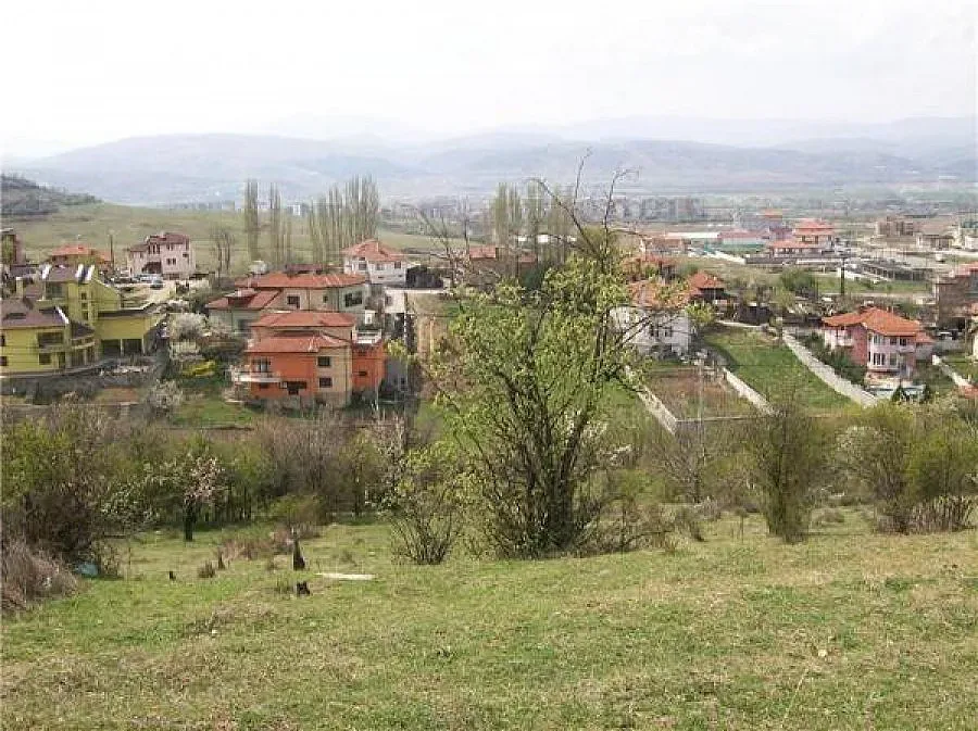 Село плаща земя за строеж на църква