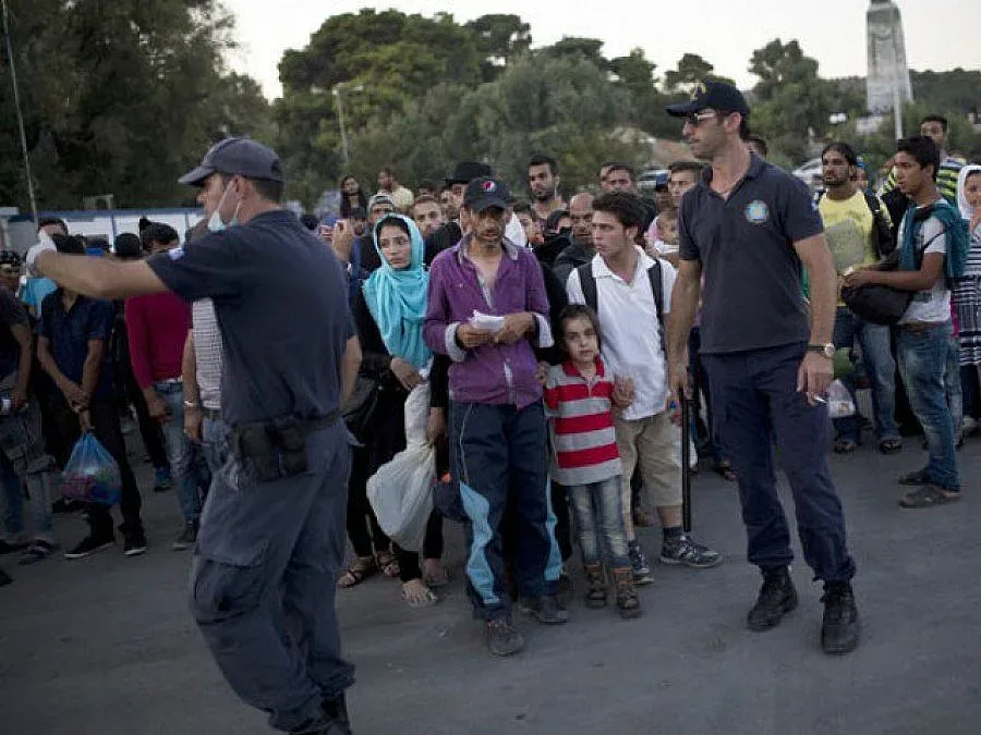Мигранти и полиция в сблъсък на остров Лесбос