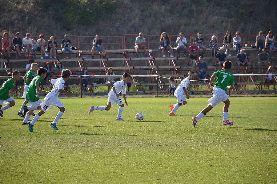 Кмет връчва купи на малки футболисти