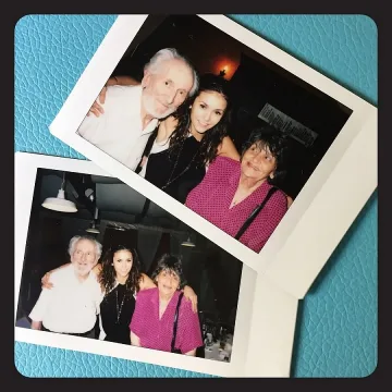 Нина се радва на баба и дядо