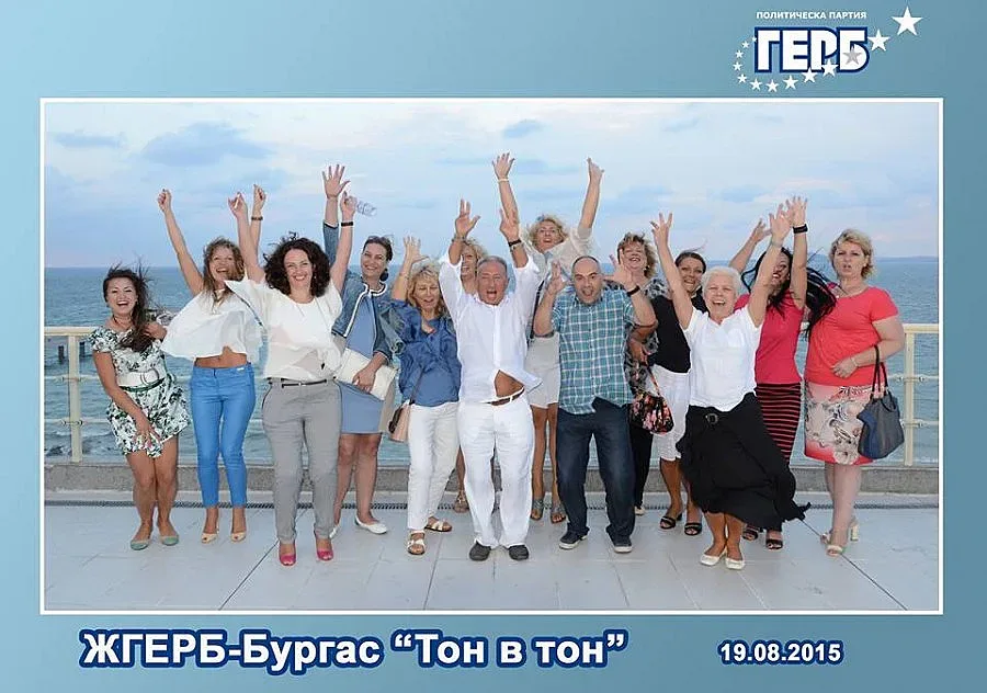 Депутатите с тен  от море и агитация