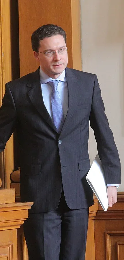 Митов размаха пръст на посланика ни в Москва