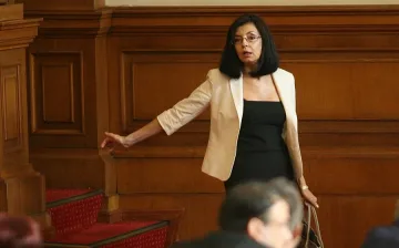 Кунева пред оставка след паднал закон (ОБЗОР)