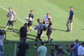 Песни за Бербатов от границата до Солун