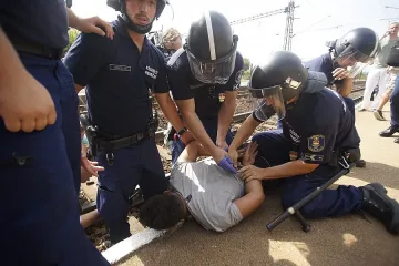 ЕС си поделя 160 000 бежанци (ОБЗОР)