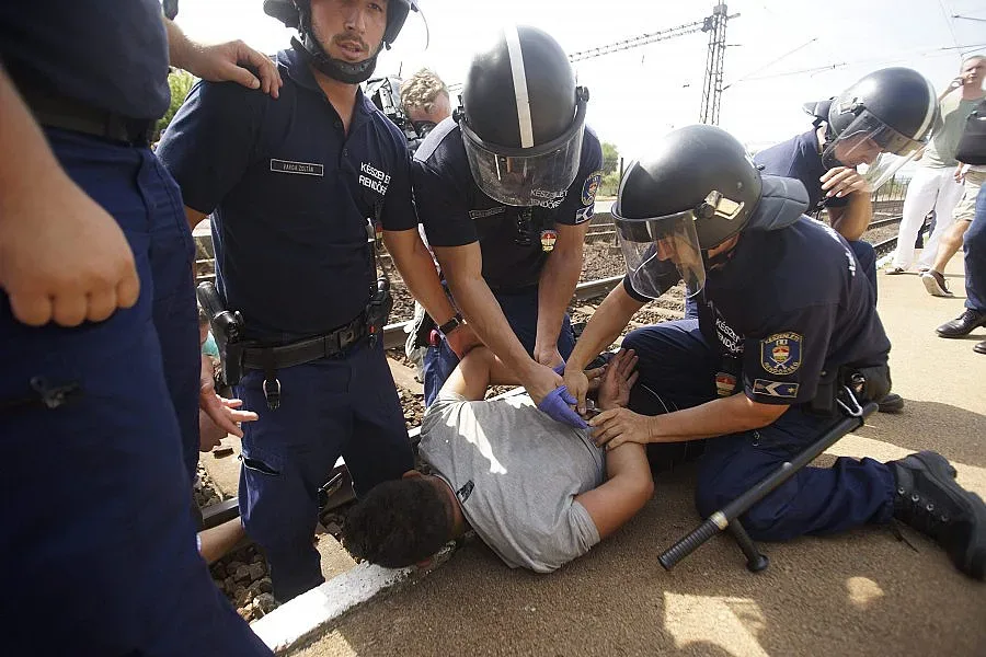 ЕС си поделя 160 000 бежанци (ОБЗОР)