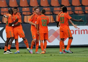 Регекампф спасява главата с Ракита