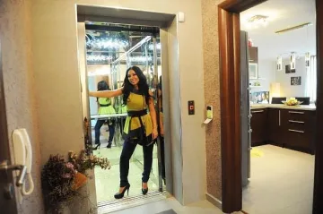 Теди Кацарова с асансьор вкъщи 