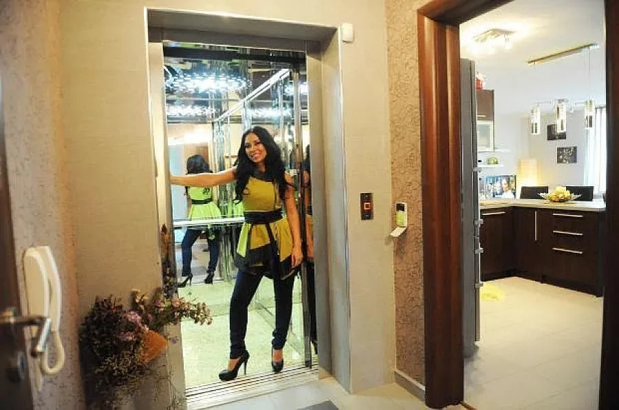 Теди Кацарова с асансьор вкъщи