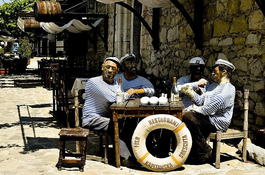 Хотелиери: 99 от 100 магазина в Слънчев бряг са незаконни