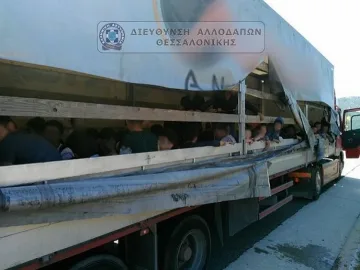 Наши взимат 200 000 евро за камион с бежанци (ОБЗОР)