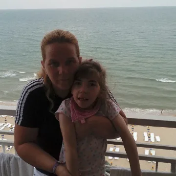 Младоженци дариха средства за лечението на Алекс