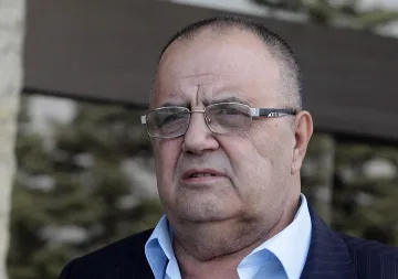 Подписки за шефа на НИМ на "Дондуков" 1  