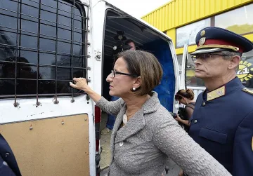 Румънски камион с 24 бежанци задържан в Австрия