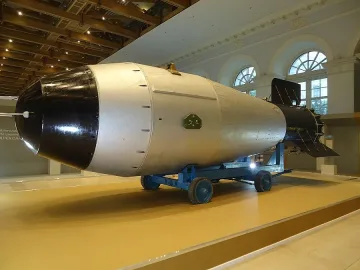 Москва показа Цар Бомба, която уплаши Америка 