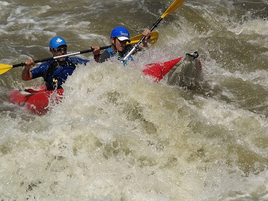 Екстремни спускания с каяк в р. Струма
