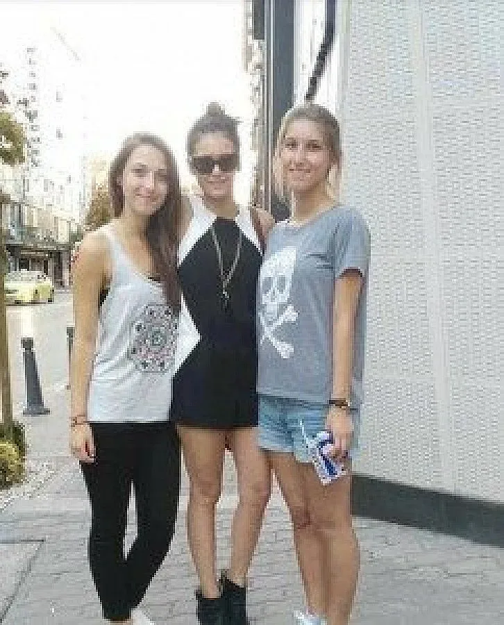 Нина Добрев кацна в България