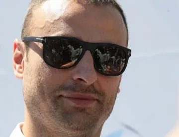 Sky Sports: Бербатов е в Бирмингам, подписва с "Вила"