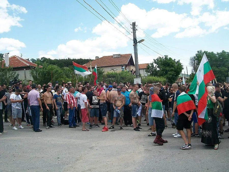 Нов бунт пред кметството в Гърмен